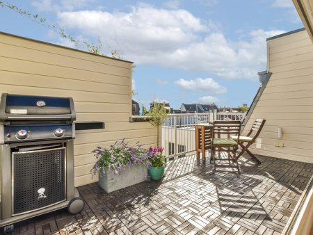 Narrow sitting area in balcony